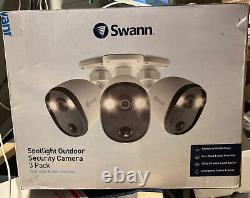 Système de sécurité domestique Swann avec 3 caméras de projecteur extérieures